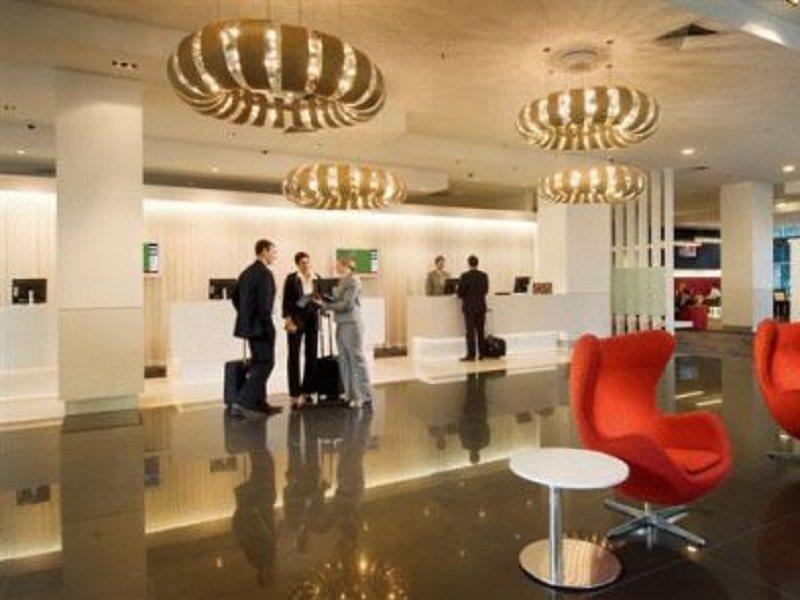 อโมรา บริสเบน Hotel ภายนอก รูปภาพ Lobby of the hotel