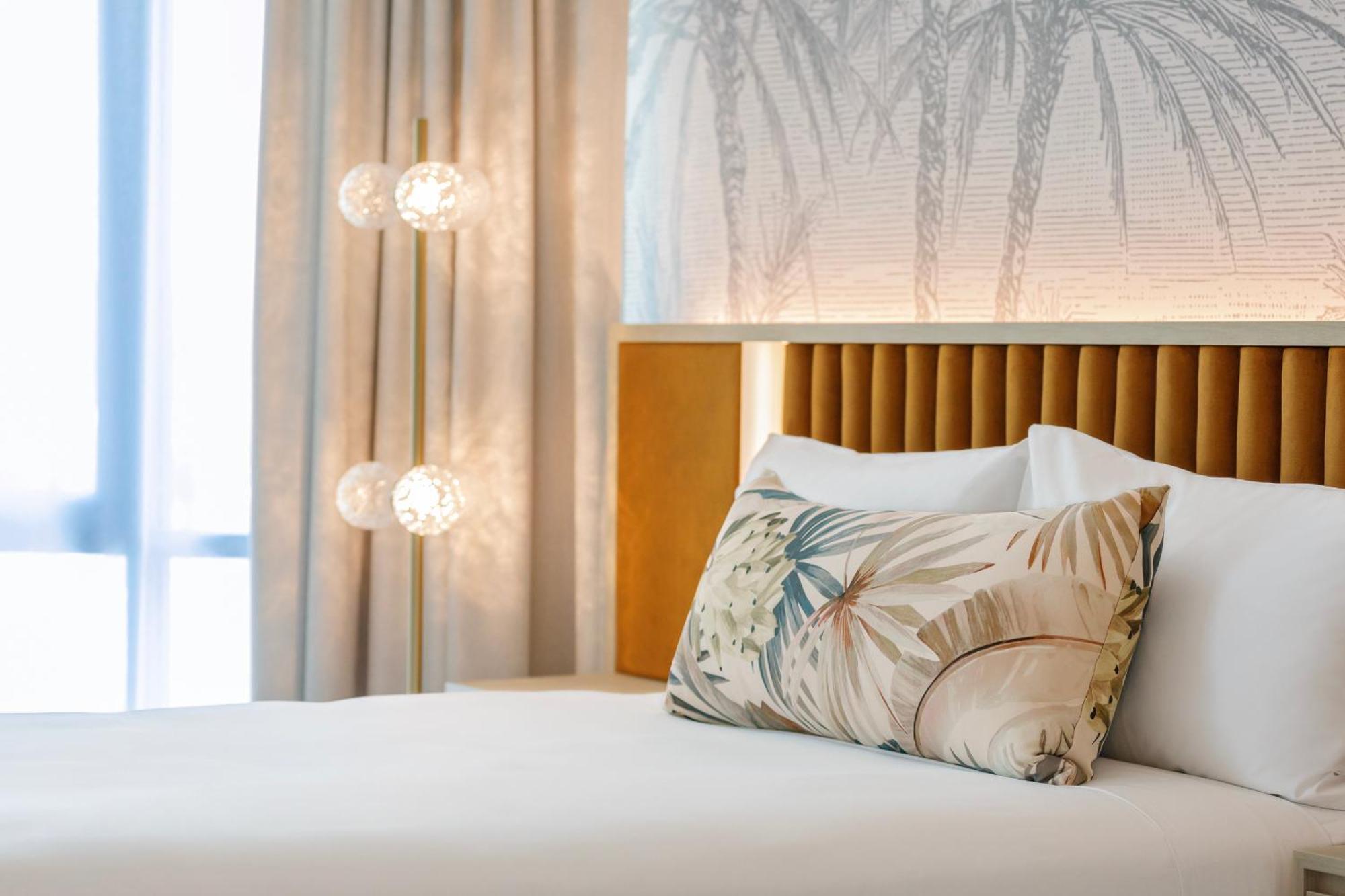อโมรา บริสเบน Hotel ภายนอก รูปภาพ A pillow